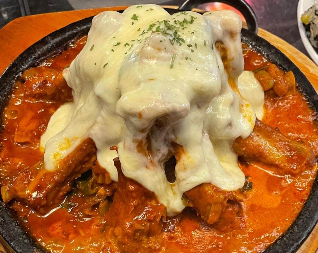 치즈폭포가 흘러 내리는 생방송투데이 5단계 매운 등갈비찜