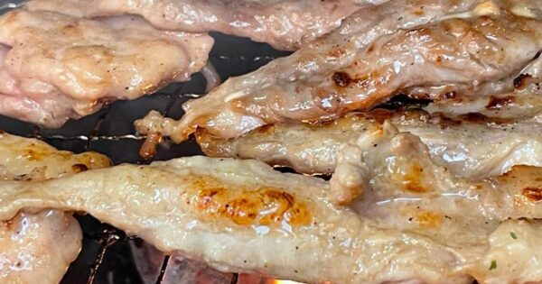 숯불에 구워지고 있는 오늘N 숯불닭갈비